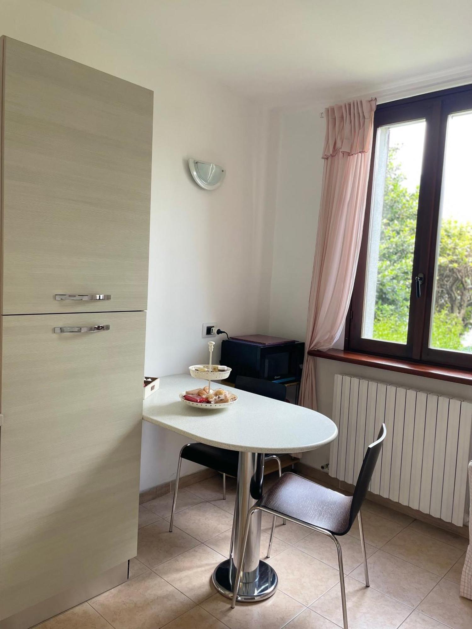 Peonia Apartment - Appartamento Vista Lago Lezzeno Buitenkant foto